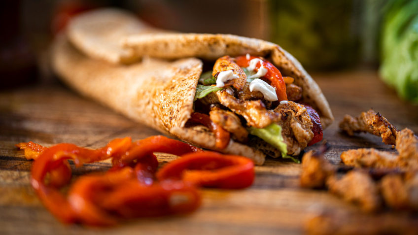 Shawarma Ceria: Rasa Timur Tengah yang Menggoda di Jantung Cilacap